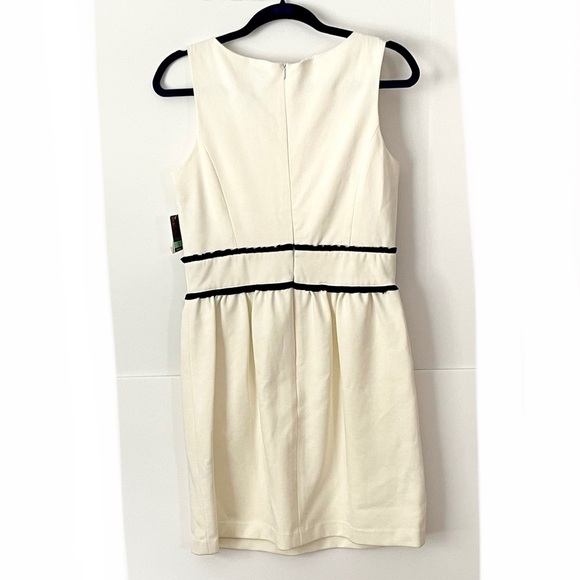 Sleeveless dress with bow at waist - Picture 2 of 6